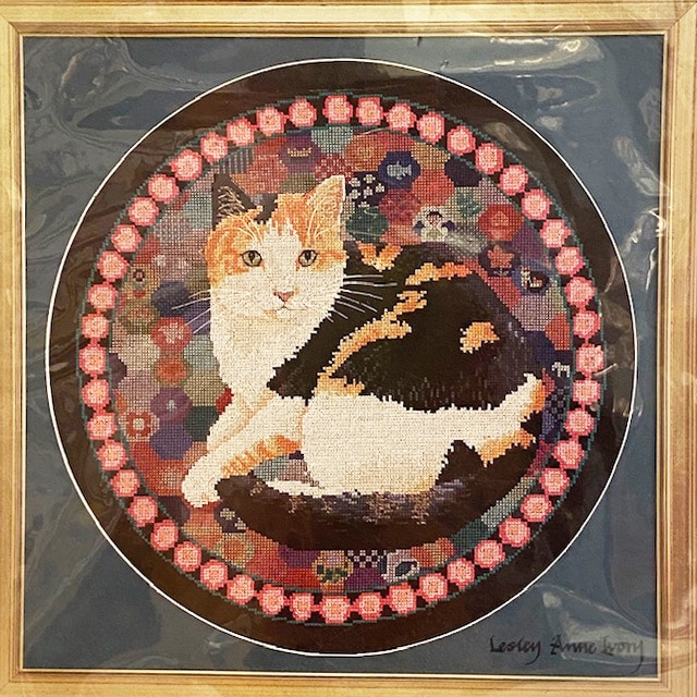 レズリーアイボリー 猫のクロスステッチ(ニードルポイント)キット Becky on Hexagons