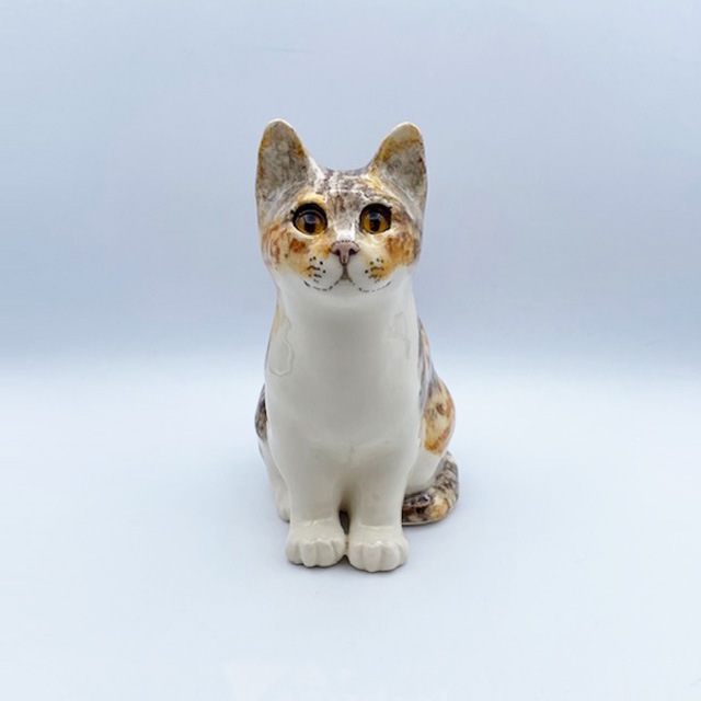 ウィンスタンレイキャット 明るめの茶色のお座り三毛猫ちゃん　サイズ3