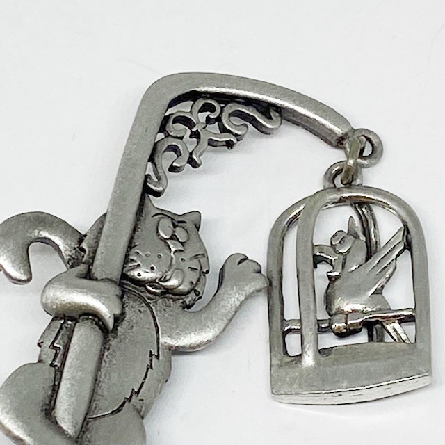 JJ Jonette 猫とかごの鳥のブローチ シルバートーン ピューター製