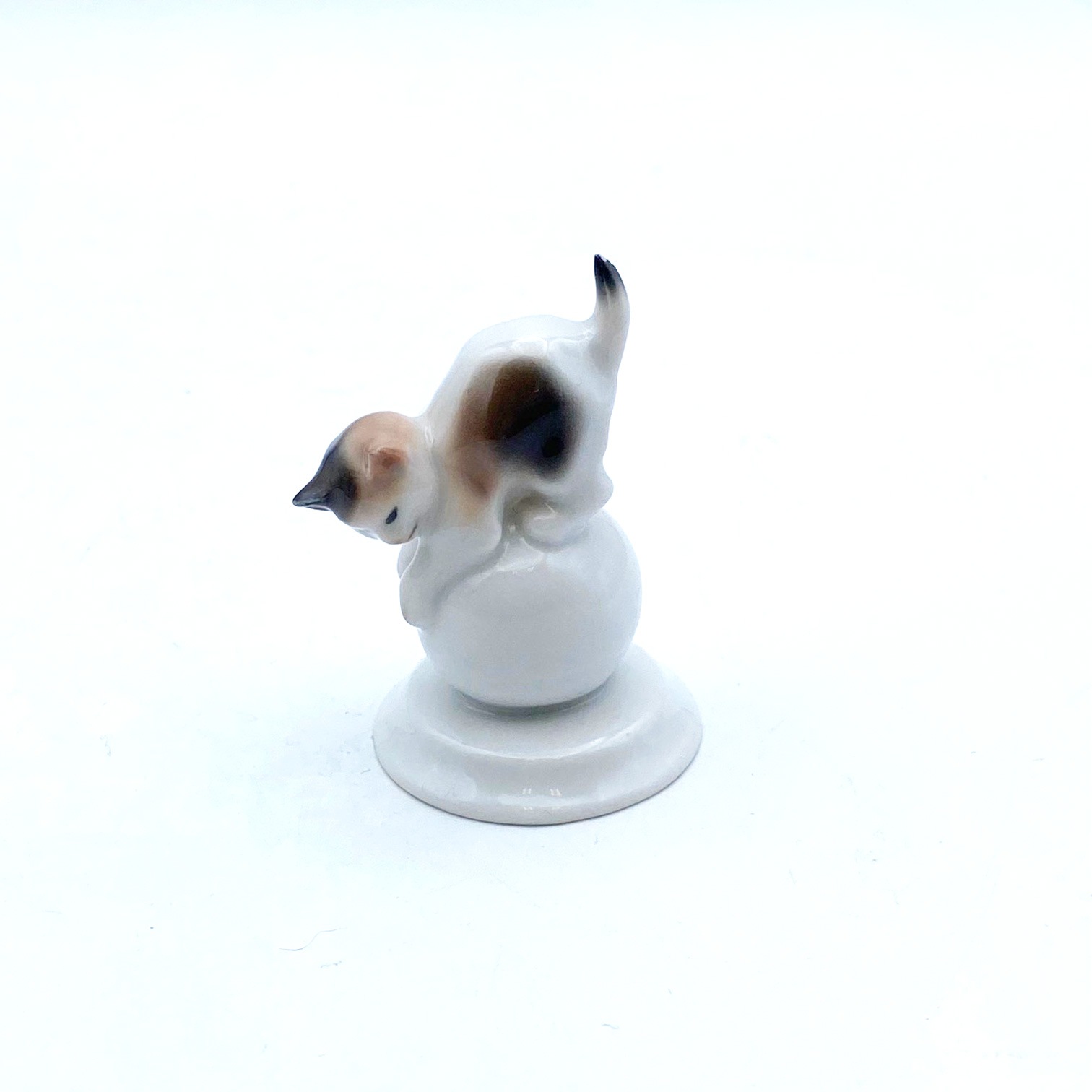 ローゼンタール 玉乗り三毛猫の置物　陶器  1920年代　ドイツ製