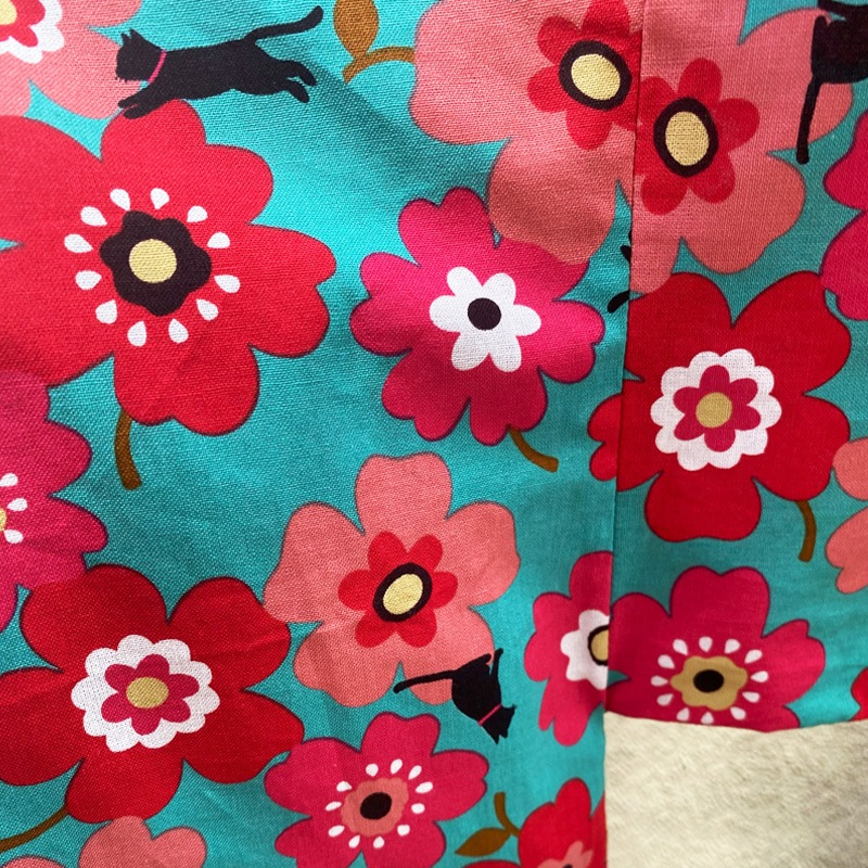 猫とお花柄のチュニックシャツ　ハンドメイド　サイズL～LL