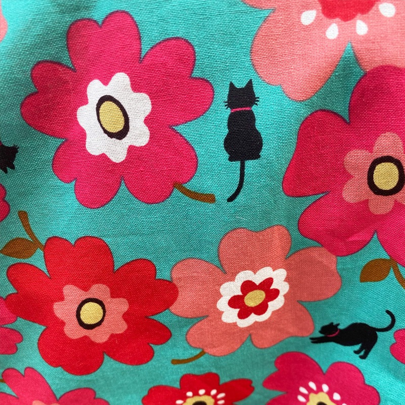 猫とお花柄のチュニックシャツ　ハンドメイド　サイズL～LL