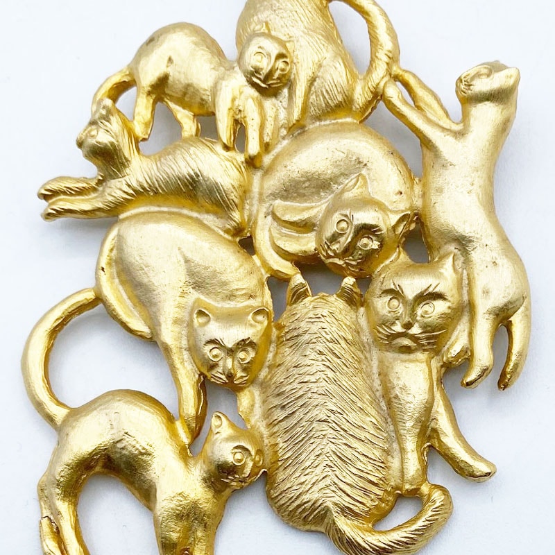 9匹の猫のヴィンテージブローチ ゴールドトーン