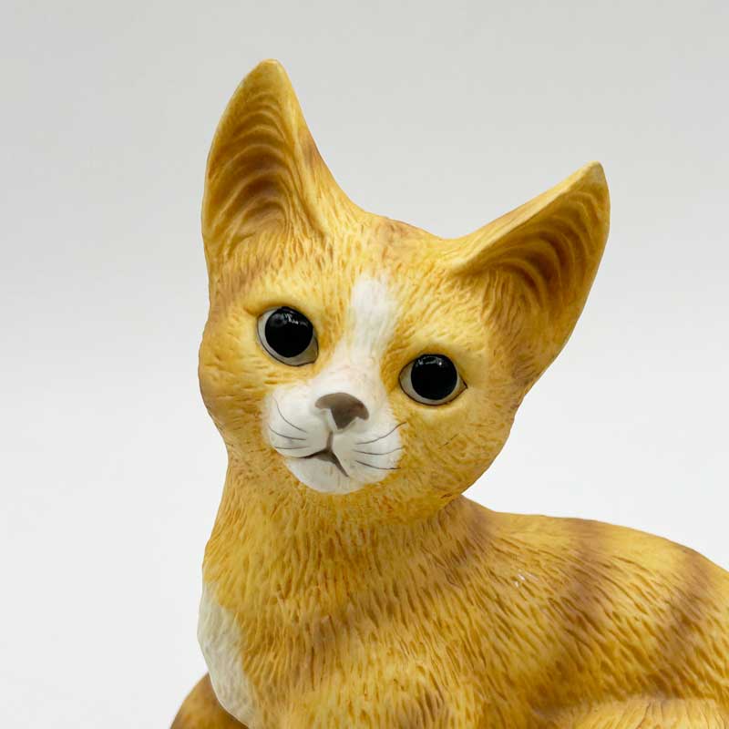 ヴィンテージ アビシニアン風 耳が大きめの茶トラ白猫フィギュ