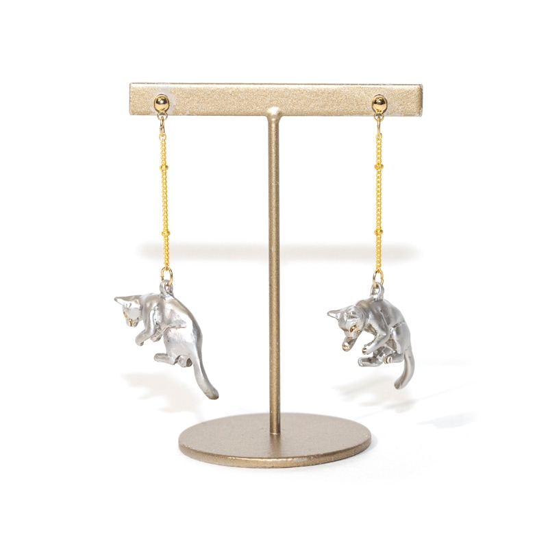 4F フィーアエフ　アイ・キャン・フライ　シルバー猫ピアス　日本製　ピューター