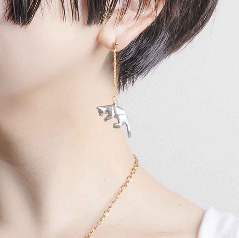 4F フィーアエフ　アイ・キャン・フライ　シルバー猫ピアス　日本製　ピューター