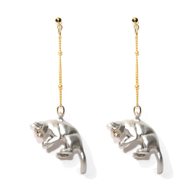 4F フィーアエフ　アイ・キャン・フライ　シルバー猫ピアス　日本製　ピューター