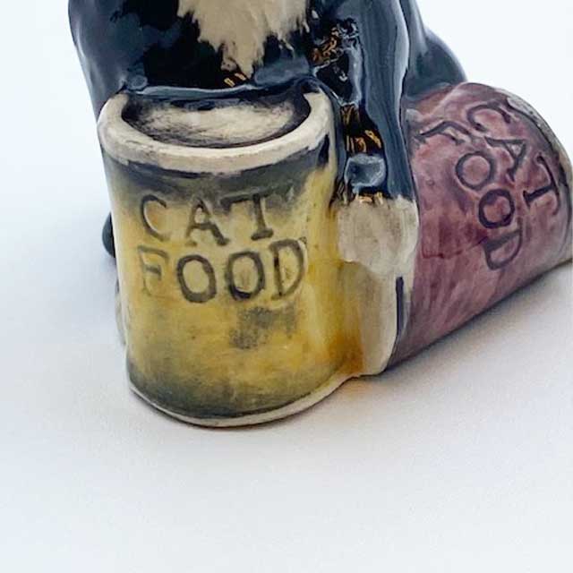 ロイヤルドルトン白黒ハチワレ猫のフィギュリン イギリス TIM