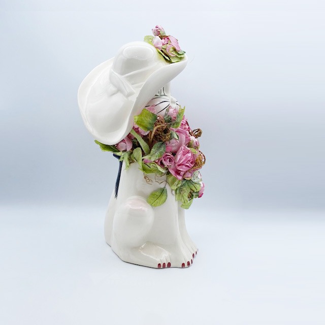 お花をもった大きな貴婦人猫フィギュリン　Catuette Pottery 1996年　