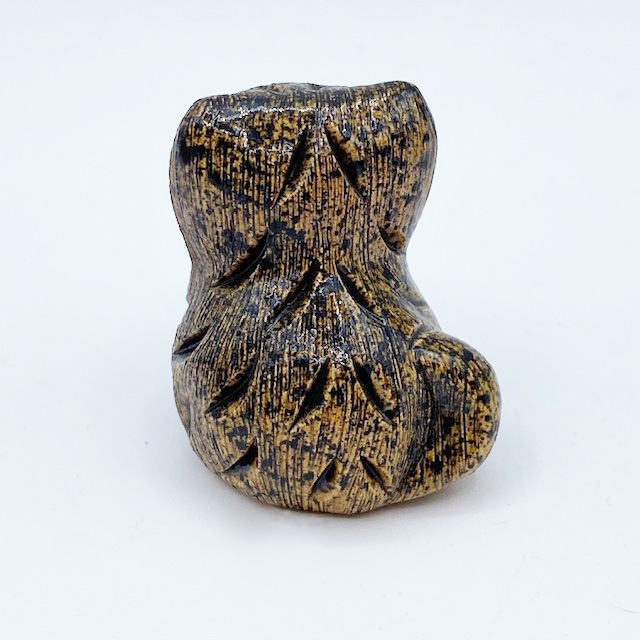 DeRosa デ・ローザコレクション 手のサイズのブラウントラ猫 アーテサニア・リンコナダ