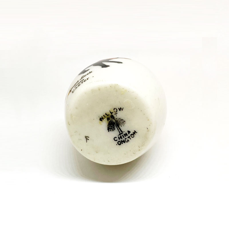 クレステッドチャイナ BLACK GOOD LUCK CATのミニジャグ 歩く赤いリボンの黒猫 1900年代初期