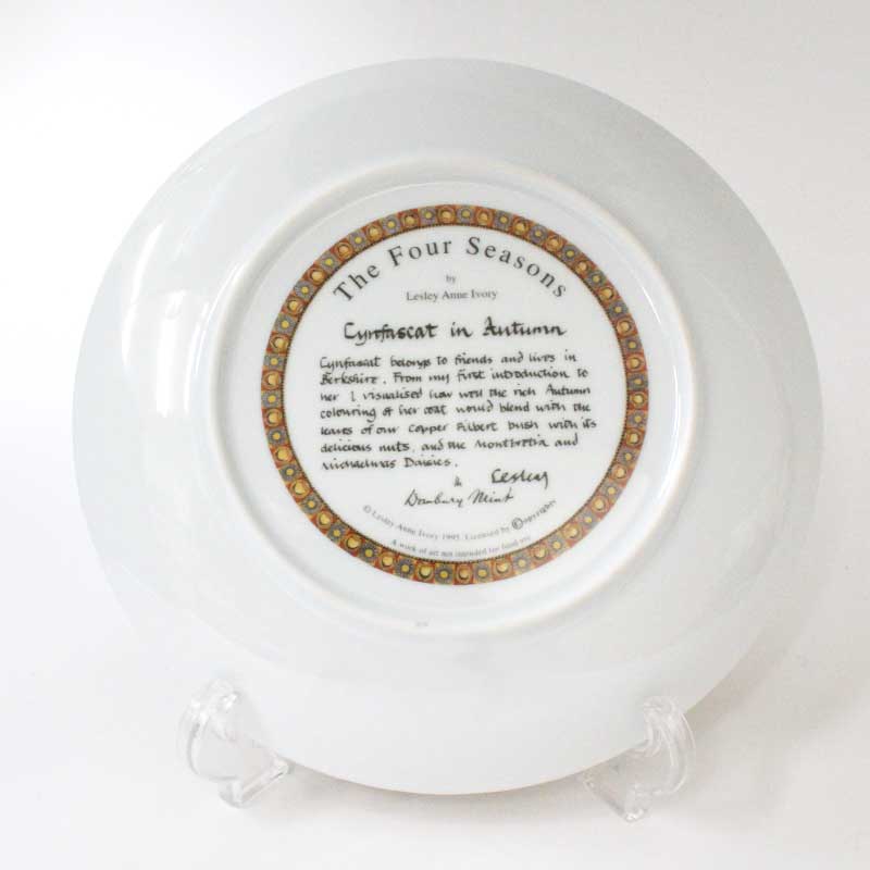 ダンバリーミント レズリー・アン・アイボリー猫の絵皿 The Four Seasons Lynfascat in Autumn