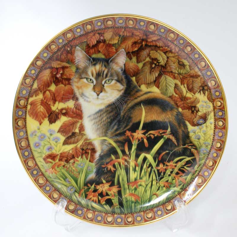 ダンバリーミント レズリー・アン・アイボリー猫の絵皿 The Four Seasons Lynfascat in Autumn