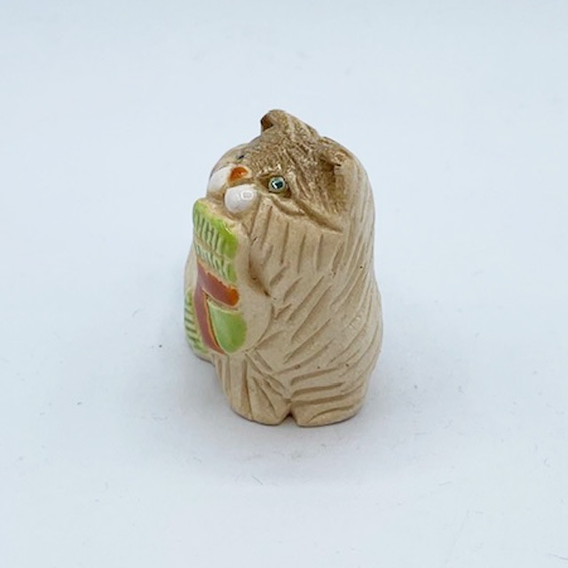 DeRosa デ・ローザコレクション　手のサイズの靴下をくわえる猫　アーテサニア・リンコナダ