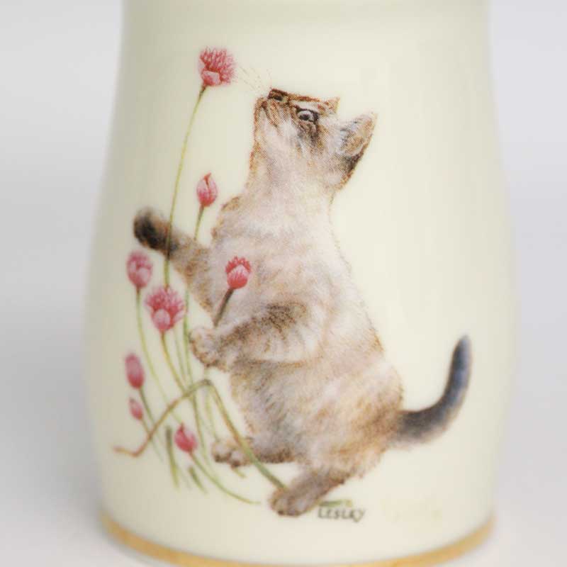 ダンバリーミント レズリー・アン・アイボリー猫のスパイスジャー チャイブ/ マウマウ