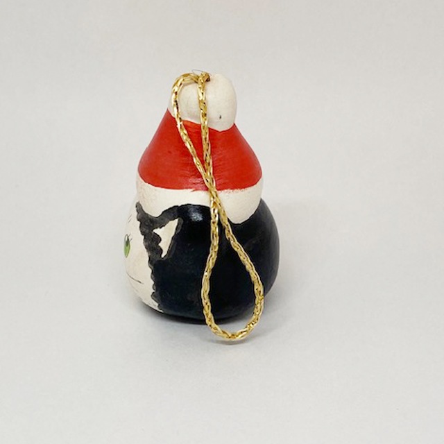 イギリス クリスマスオーナメント サンタ帽をかぶった白黒猫　Merryfield Pottery