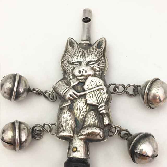アンティークの猫のがらがら　ヴィクトリアンキャット　シルバーベビーラトル アンティークの猫のがらがら ヴィクトリアンキャット シルバー