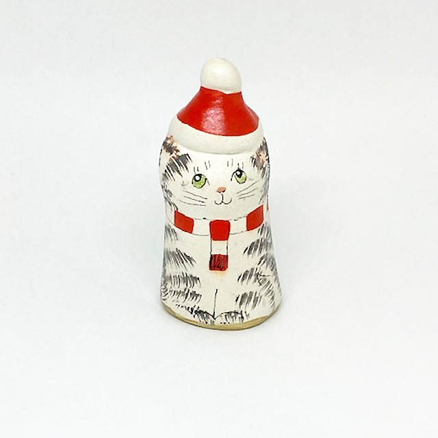 イギリス サンタ帽子をかぶったサバトラ猫　素焼きのミニ猫　シンブル　Merryfield Pottery