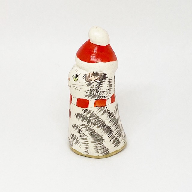 イギリス サンタ帽子をかぶったサバトラ猫　素焼きのミニ猫　シンブル　Merryfield Pottery