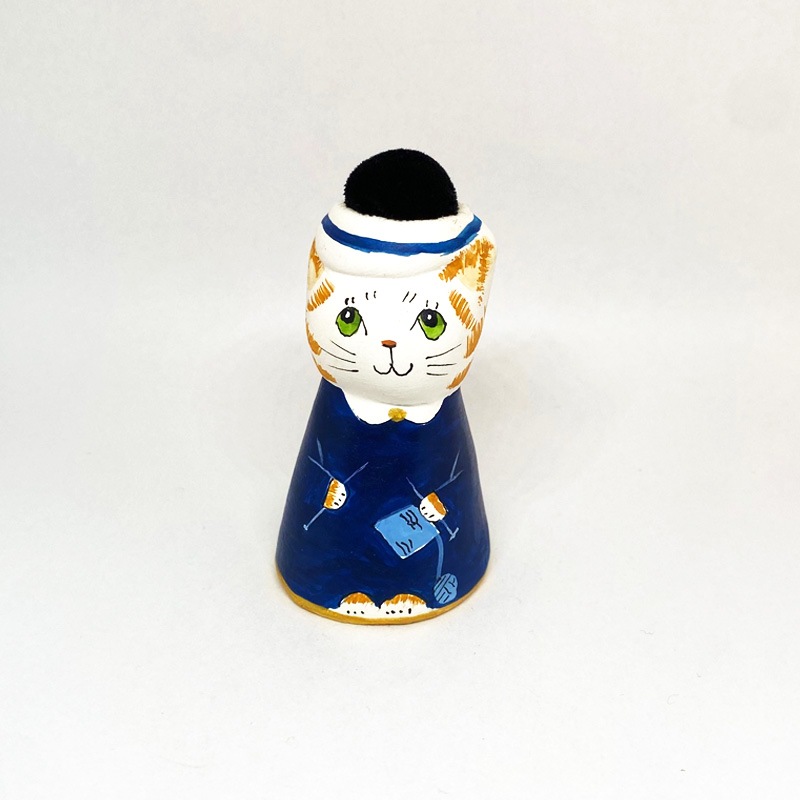 メリーフィールドポッタリー 編み物をする茶トラ猫のピンクッション素焼きの猫の針山　Merryfield Pottery