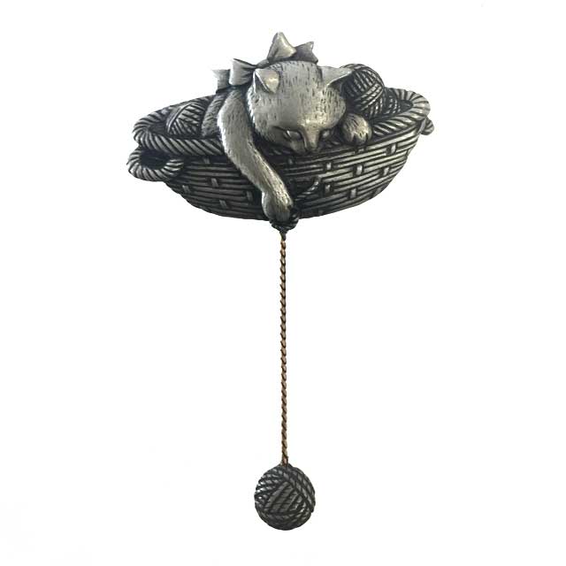 JJ Jonette 猫のヴィンテージブローチ毛糸で遊ぶ猫 ピューター製