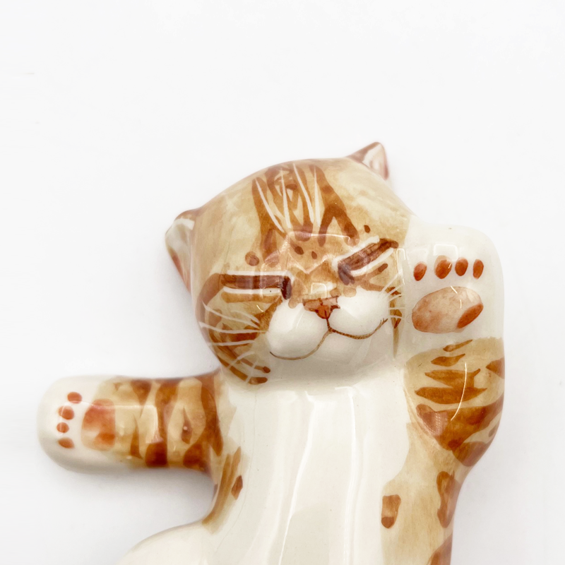 SENESHALL Studio Six へそ天で眠る猫茶トラ白猫 1987年ヴィンテージ
