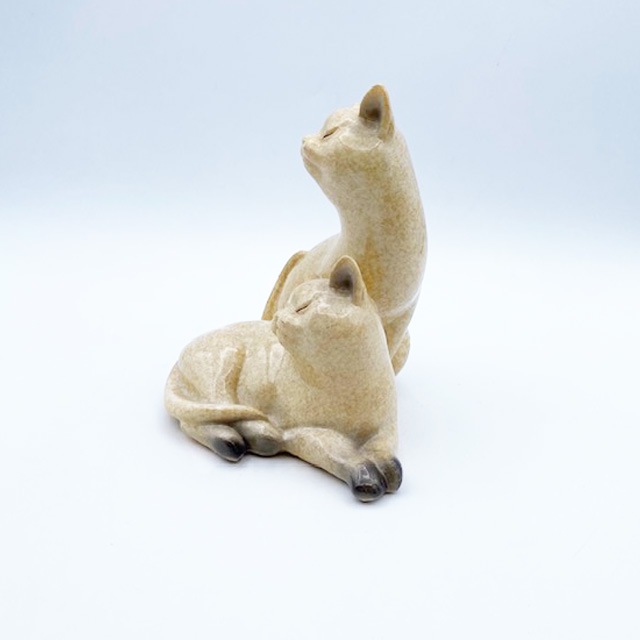 オリエンタル風の2匹の猫ちゃんのフィギュリン
