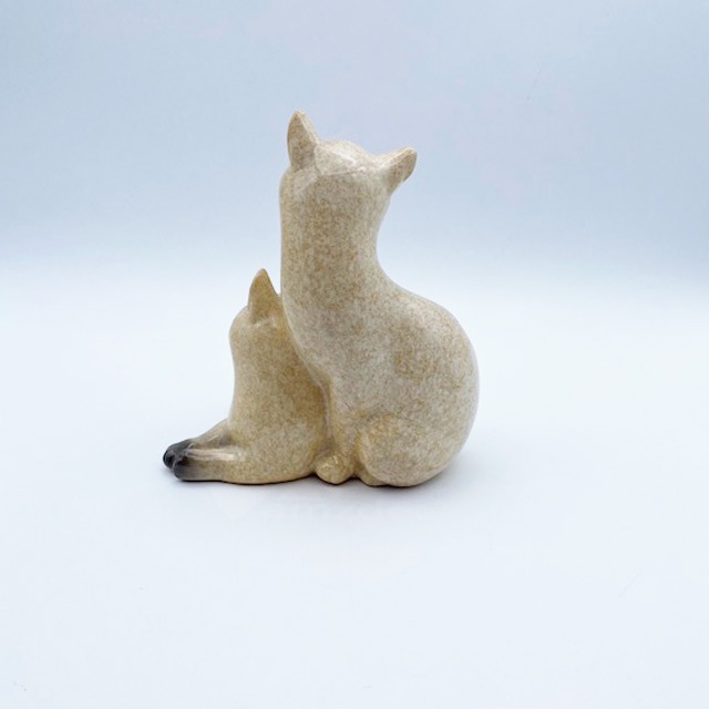 オリエンタル風の2匹の猫ちゃんのフィギュリン