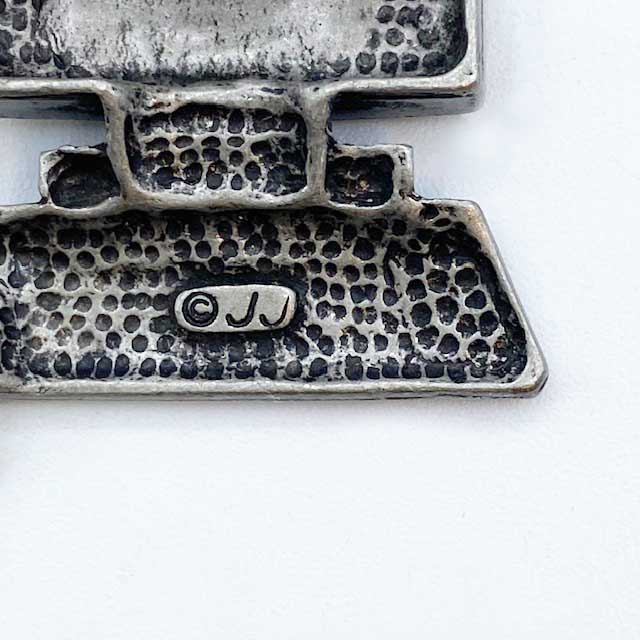 JJ Jonette Jewelry マウスで遊ぶ猫のブローチ ジェイジェイ シルバートーン