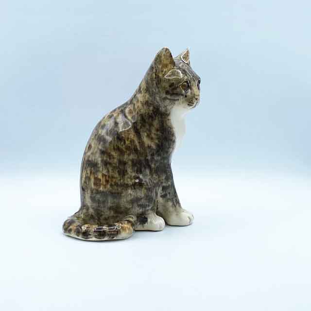 ウィンスタンレイキャット きょとん顔のキジトラ白お座り猫ちゃん　サイズ3