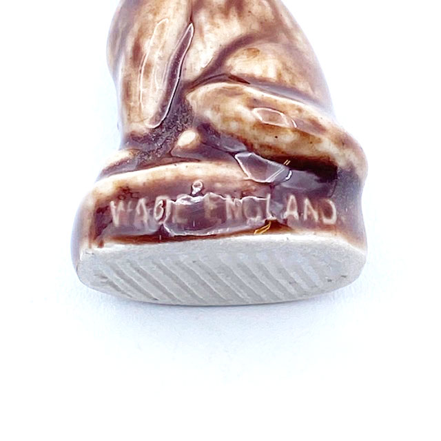 WADE WHIMSIES お座り猫のミニフィギュリン　Red Rose Pet Shop Friends Series