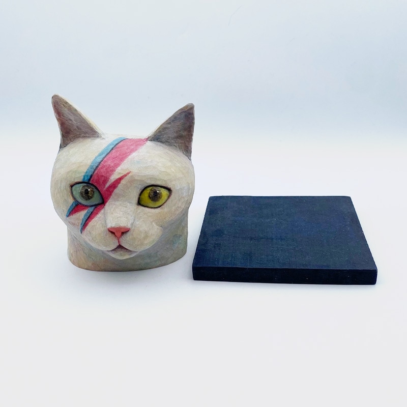 くみん 木彫りの猫「デヴィッド・ミャウイ」頭像 一木造ハンドクラフト ステージ付き