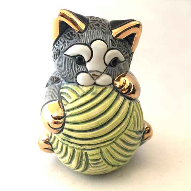 DeRosa デ・ローザコレクション毛玉で遊ぶ縞猫 アーテサニア・リンコナダ