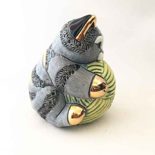 DeRosa デ・ローザコレクション毛玉で遊ぶ縞猫 アーテサニア・リンコナダ