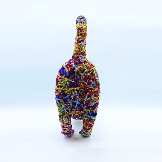 マークン・ネコガスキー　伸びをする大きなパリピ猫ちゃん　ライフサイズ