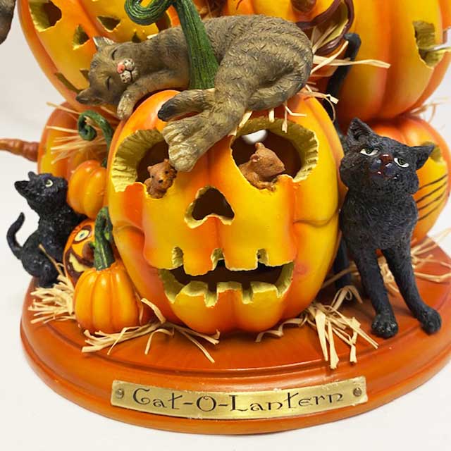 ハロウィン 猫フィギュア付きかぼちゃ型ランプ Cat-O-Lantern by Charles Wysocki　限定品・訳あり