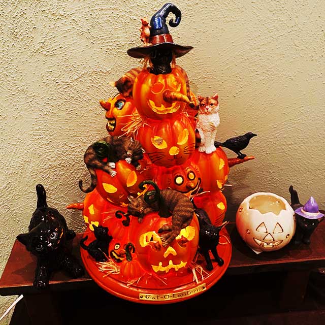 ハロウィン 猫フィギュア付きかぼちゃ型ランプ Cat-O-Lantern by