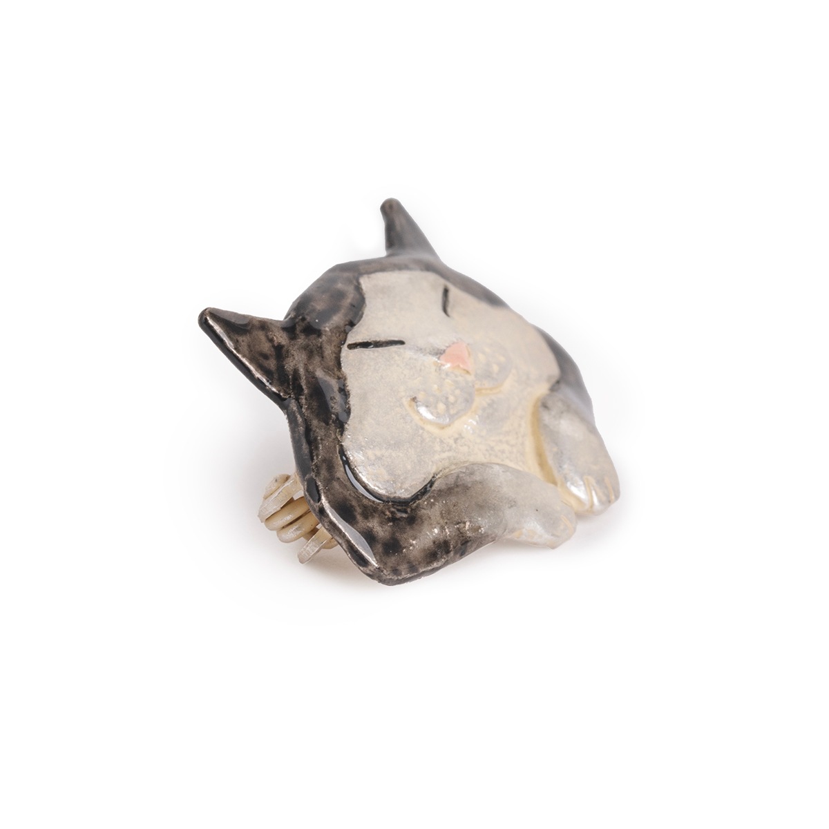 4F フィーアエフ　どっしり猫ブローチ ハチワレ Drowsy Cat 日本製