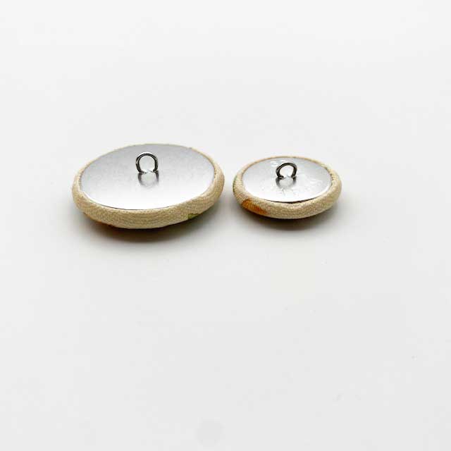 Yanaka Red House Button Galleryオリジナル猫のボタン2個セット 猫のルルと蝶々