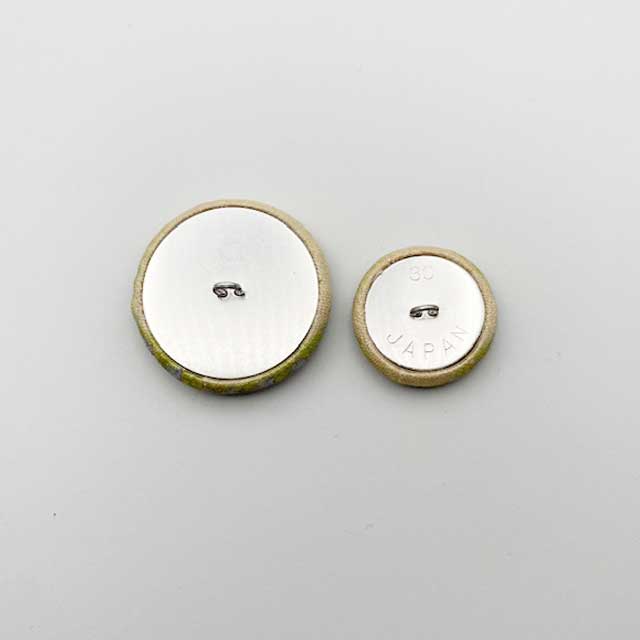 Yanaka Red House Button Galleryオリジナル猫のボタン2個セット　猫のルルとお花のリース