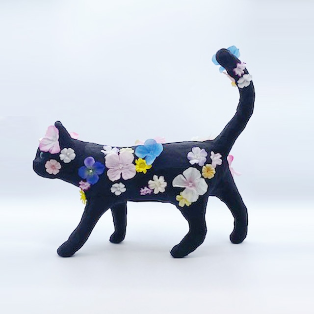 マークン・ネコガスキー 大きなお花の歩く黒猫ちゃん ちりめん