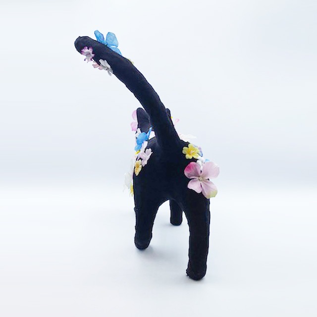 マークン・ネコガスキー 大きなお花の歩く黒猫ちゃん ちりめん