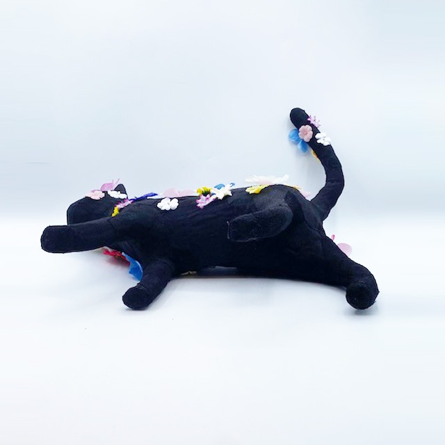 マークン・ネコガスキー 大きなお花の歩く黒猫ちゃん ちりめん