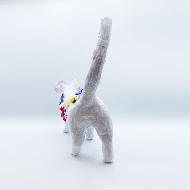 マークン・ネコガスキー　大きなお花の歩く白猫ちゃん　オッドアイ　ちりめん