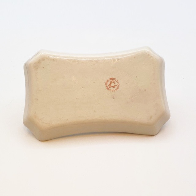 リボンを付けた猫ちゃんと薔薇の絵のピンディッシュ アクセサリートレイ 1930年頃アンティーク