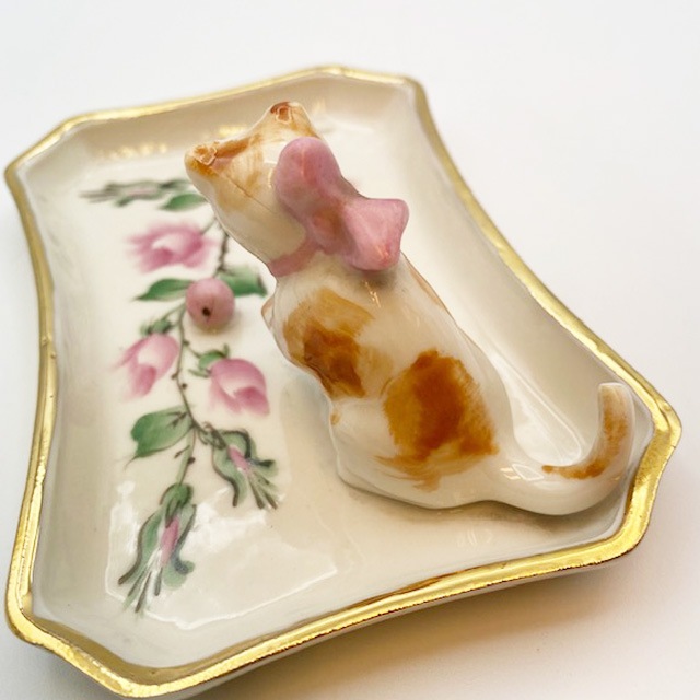 リボンを付けた猫ちゃんと薔薇の絵のピンディッシュ アクセサリートレイ 1930年頃アンティーク
