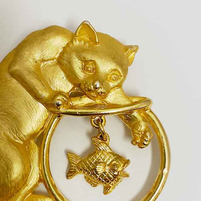 JJ Jonette 猫と金魚のブローチ ジェイジェイ ゴールドトーン