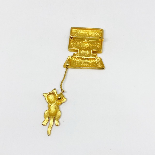 JJ Jonette Jewelry マウスで遊ぶ猫のブローチ ジェイジェイ