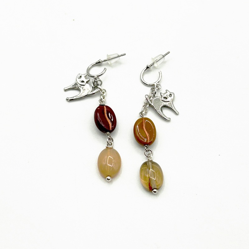 猫チャームと珈琲ビーンズのピアス　Yukie Takahashi