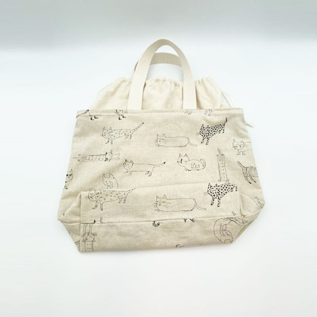 ゆるい猫イラスト柄のきんちゃく風トートバッグ　ハンドメイド布バッグ My Cotton
